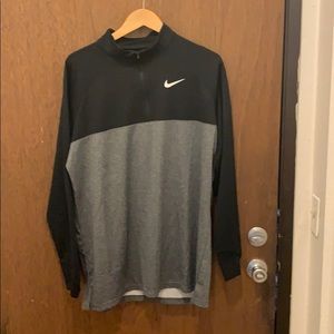 Nike Golf Long Sleeve 1/4 zip shirt. Standard Fit